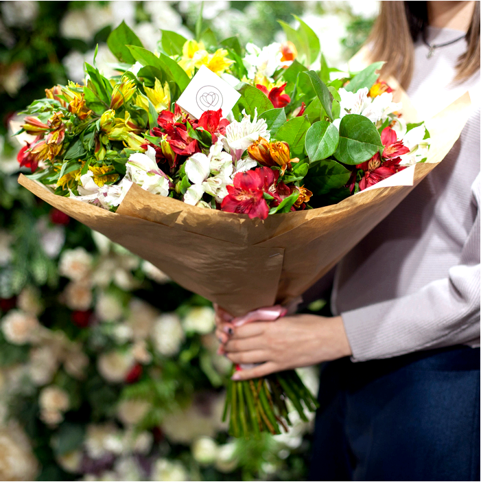 Как подарить цветы женщине (как правильно их выбрать)