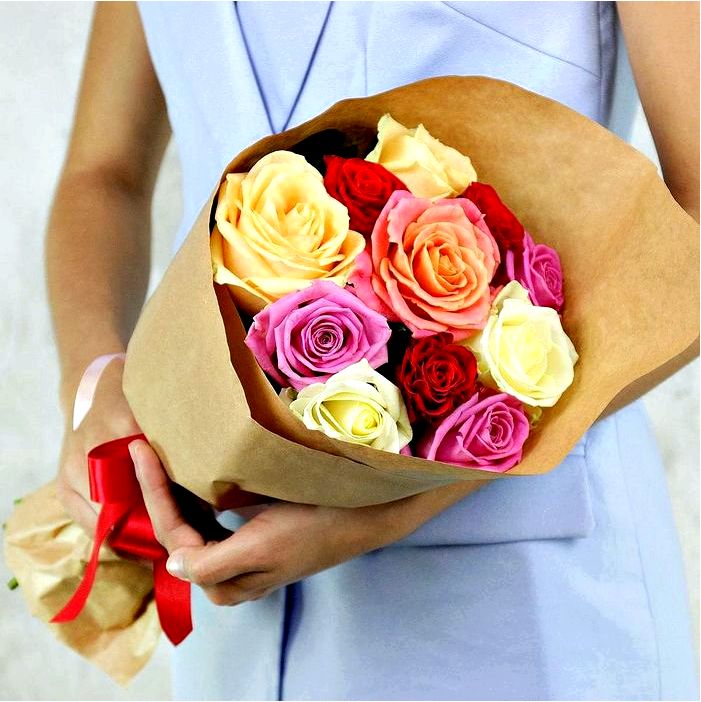 Как подарить цветы женщине (как правильно их выбрать)